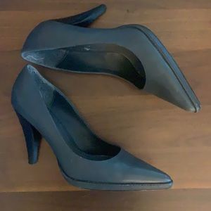 Simply by Vera Wang Grey Heels Cherie